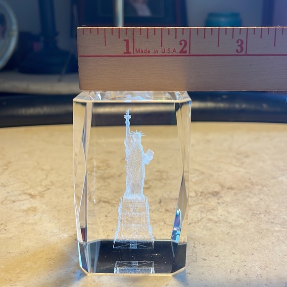 Crystal statue of liberty paperweight - Picture 11 of 11